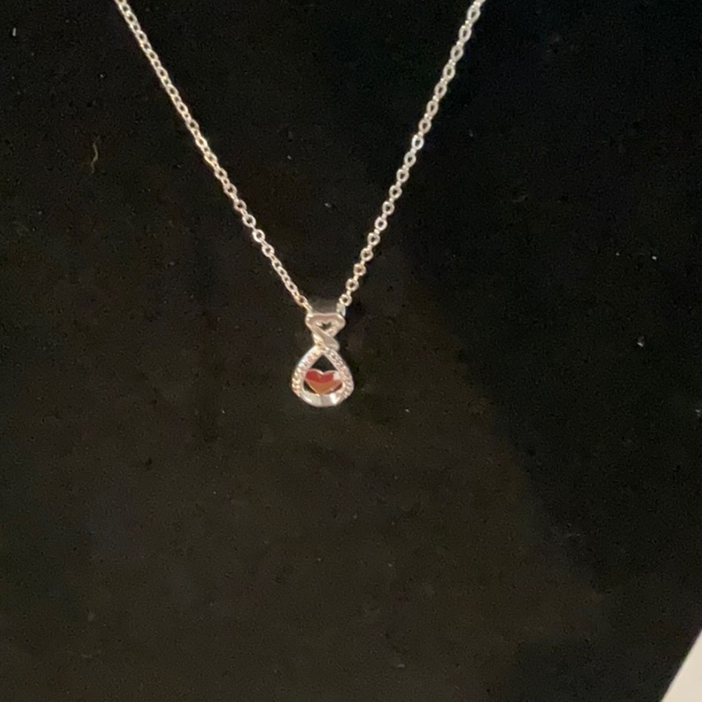 New Sliver plated Necklace with heart